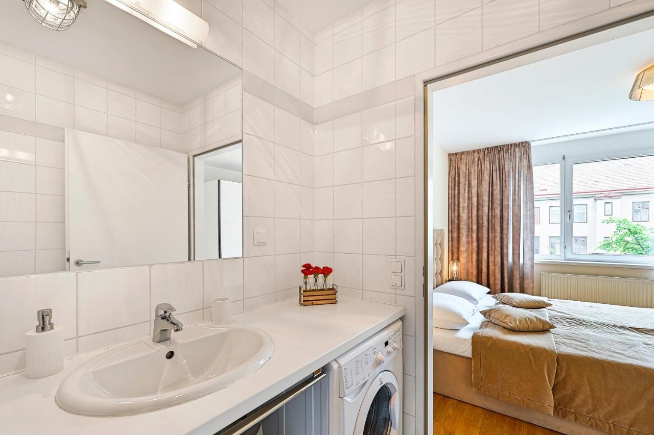 Peaceful Belvedere Apartment In Safe, Quiet & Central Location เวียนนา ภายนอก รูปภาพ