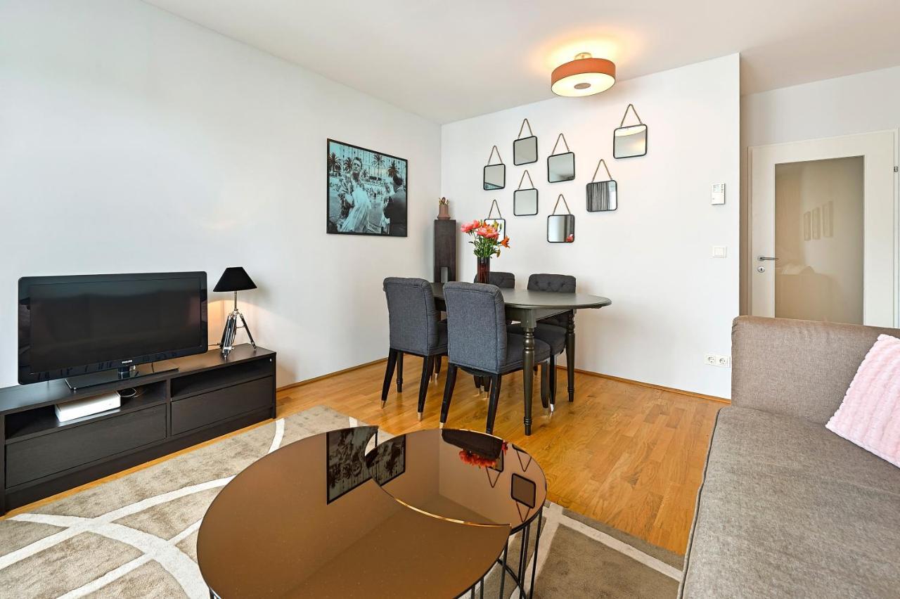 Peaceful Belvedere Apartment In Safe, Quiet & Central Location เวียนนา ภายนอก รูปภาพ